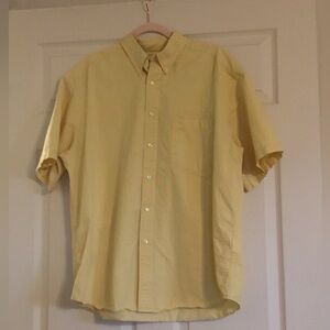 Eddie Bauer yellow men’s short sleeve shirt with top pocket.